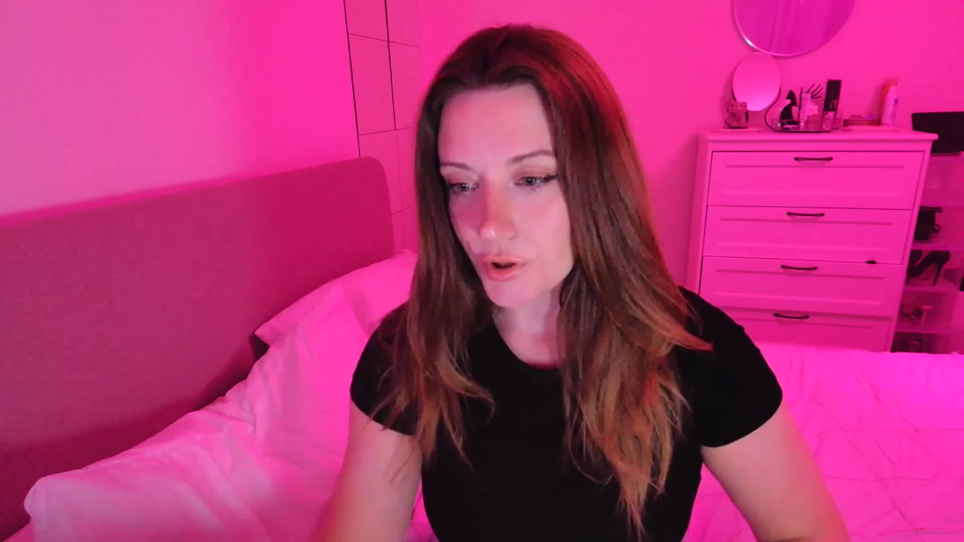 Gallery image thumbnail from xDaisyx's myfreecams stream on, 05/20/2025, 24:51 image 7 of 20