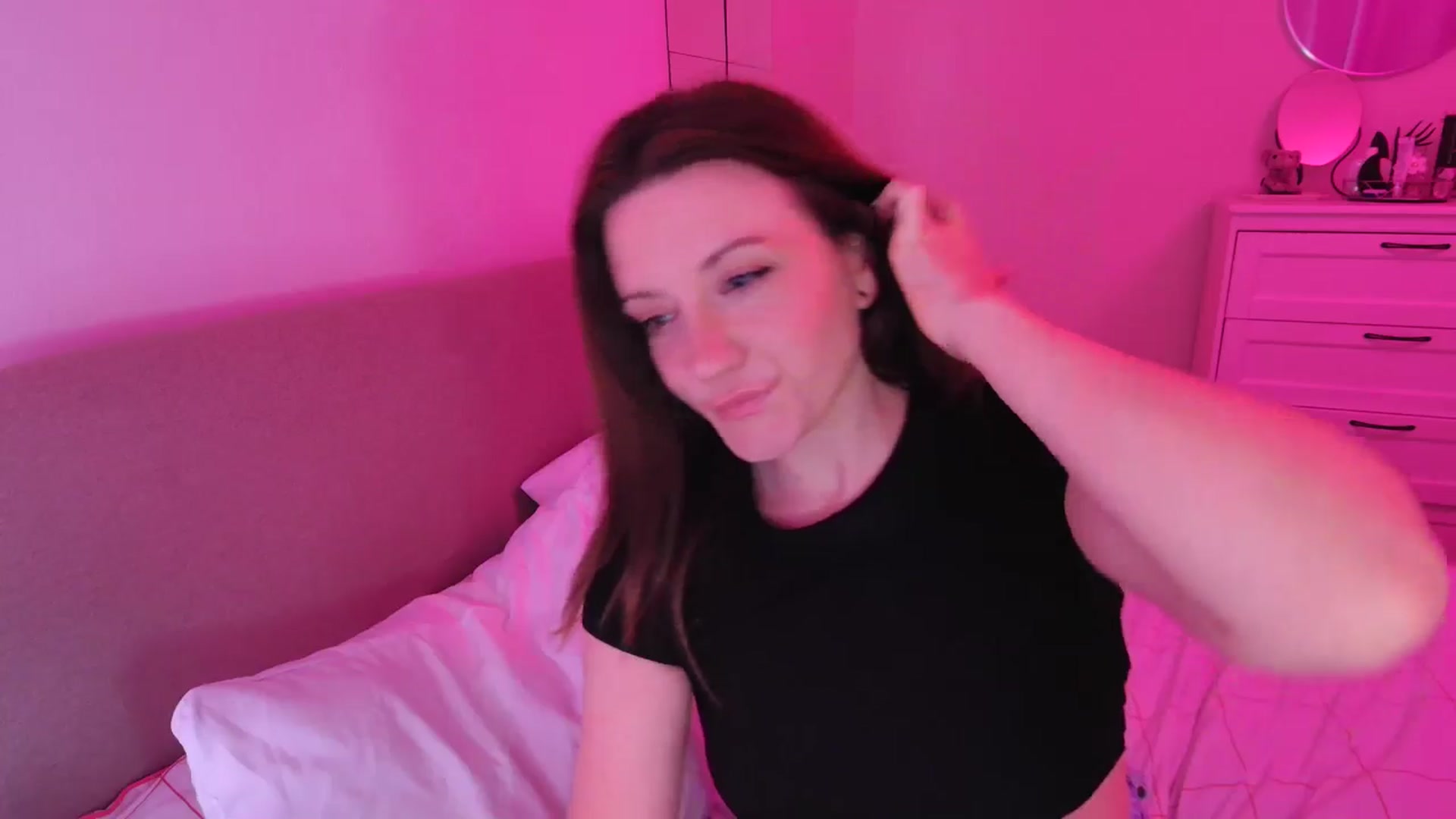 Gallery image thumbnail from xDaisyx's myfreecams stream on, 05/20/2025, 24:51 image 13 of 20