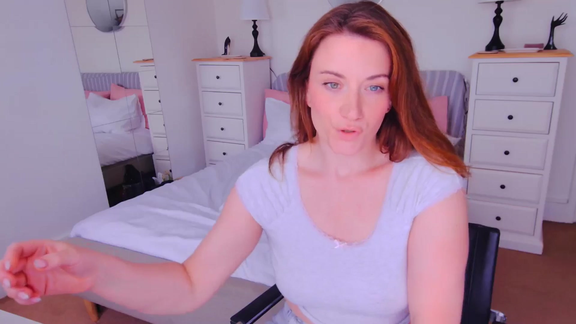 Gallery image thumbnail from xDaisyx's myfreecams stream on, 08/07/2025, 17:09 image 4 of 20