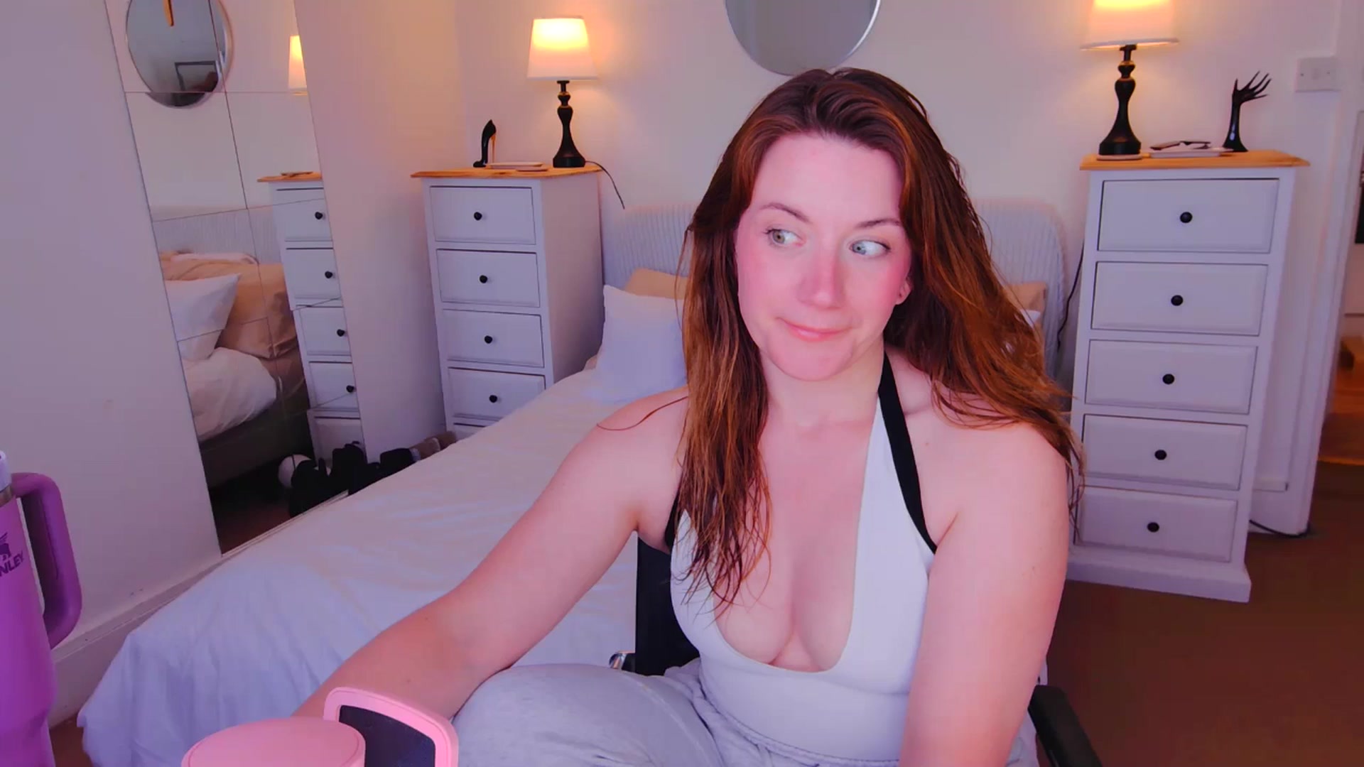 Gallery image thumbnail from xDaisyx's myfreecams stream on, 08/22/2025, 17:35 image 7 of 20