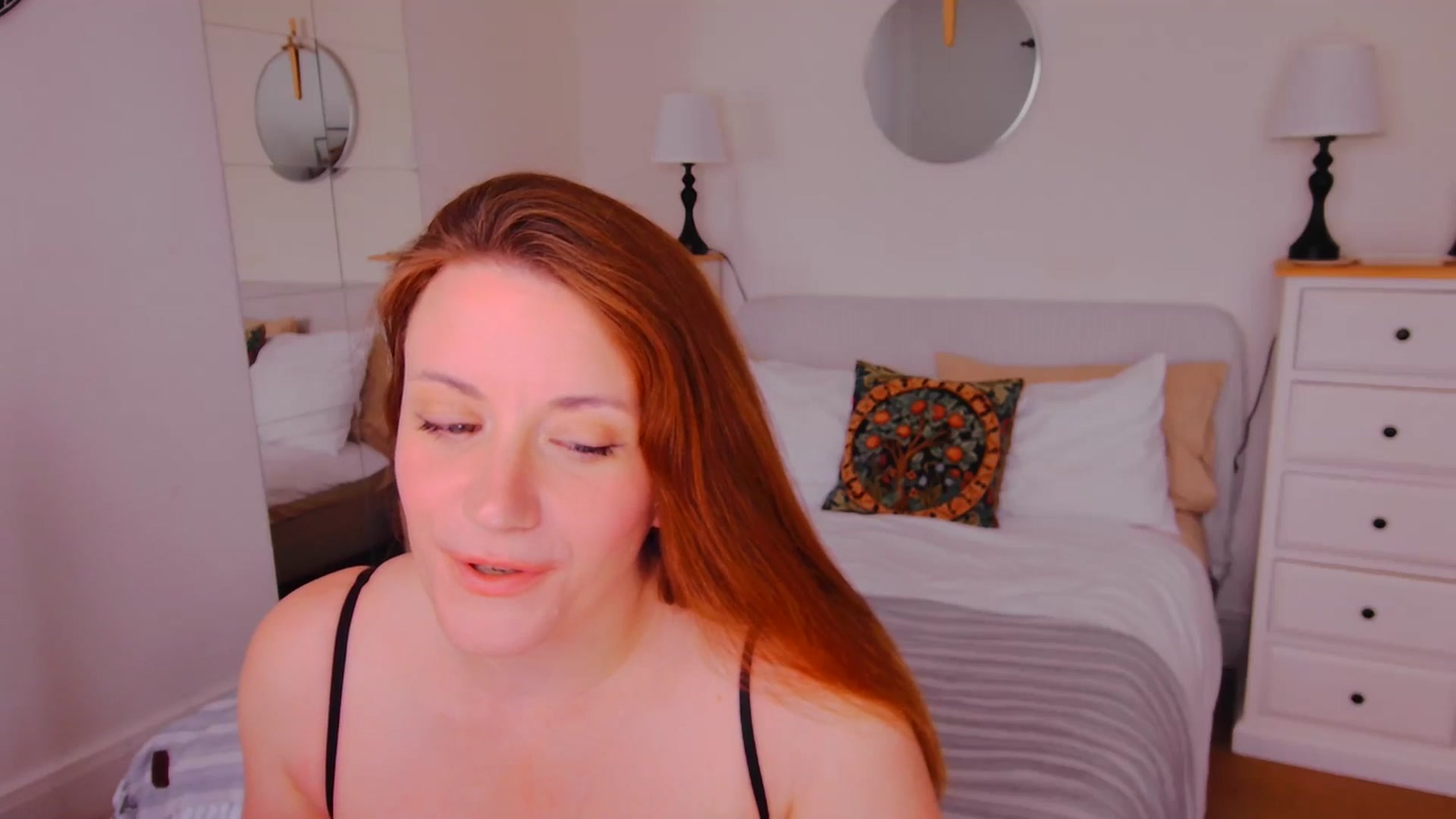 Gallery image thumbnail from xDaisyx's myfreecams stream on, 08/27/2025, 14:05 image 16 of 20