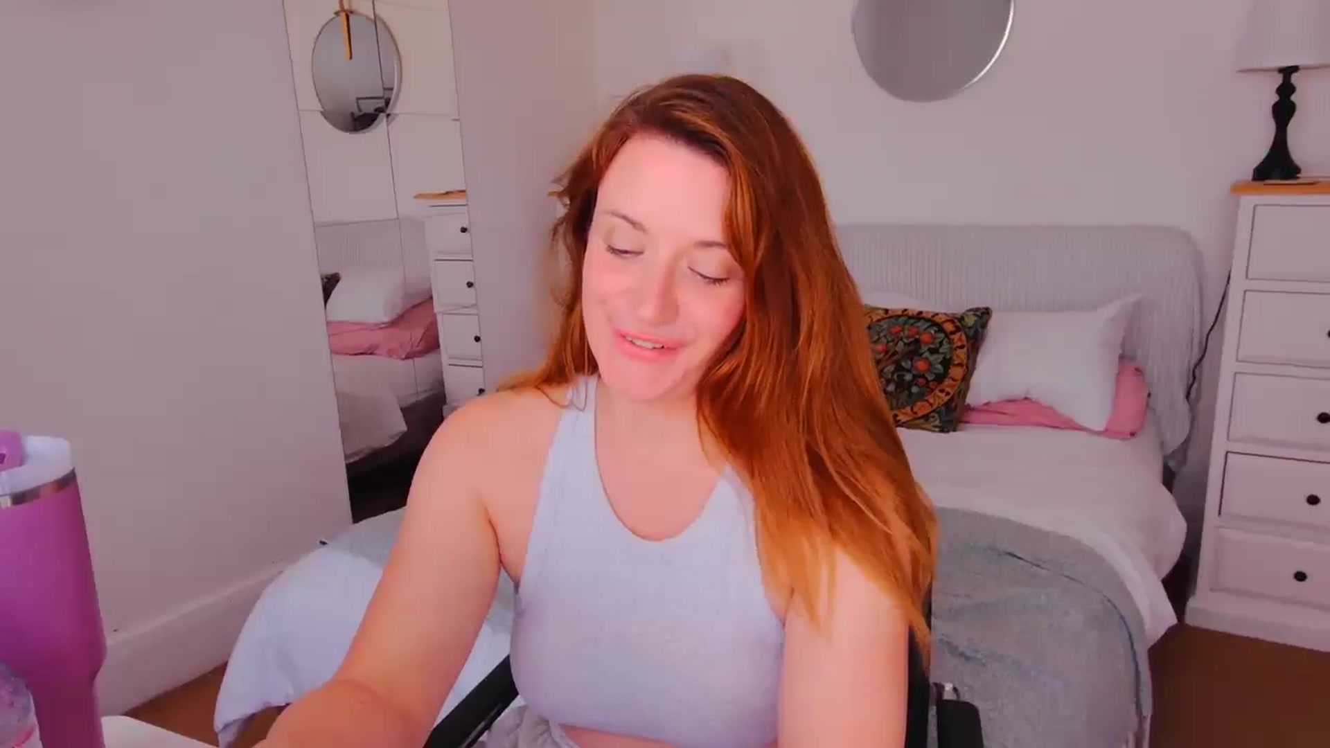 Gallery image thumbnail from xDaisyx's myfreecams stream on, 09/15/2025, 14:50 image 14 of 20