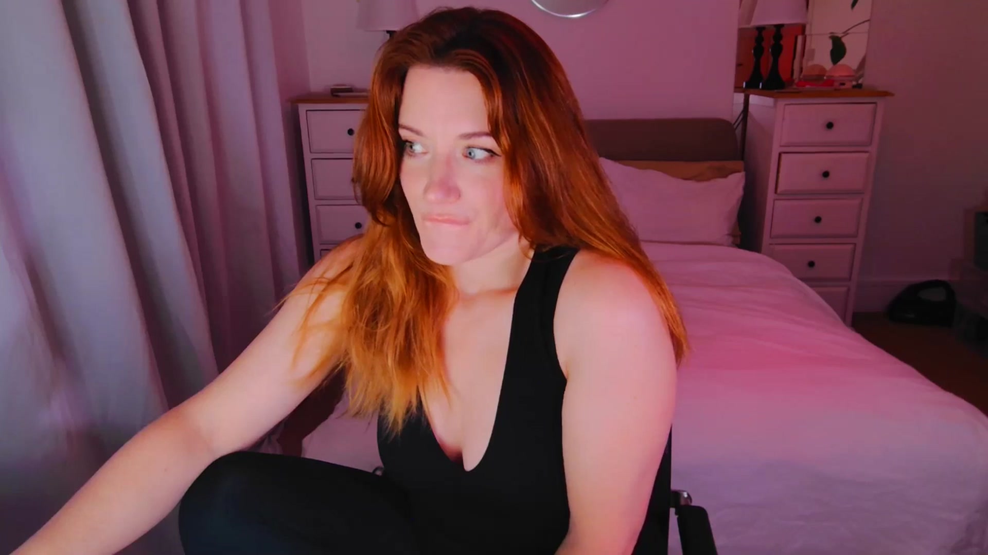 Gallery image thumbnail from xDaisyx's myfreecams stream on, 11/06/2025, 17:41 image 6 of 20