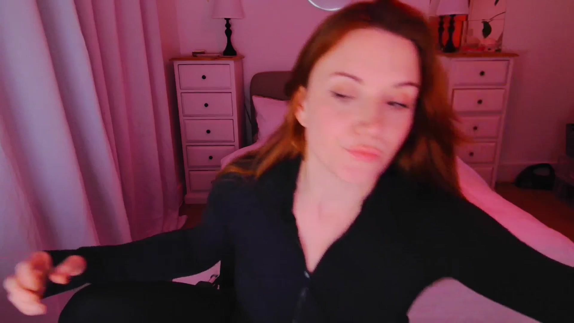 Gallery image thumbnail from xDaisyx's myfreecams stream on, 11/06/2025, 17:41 image 2 of 20