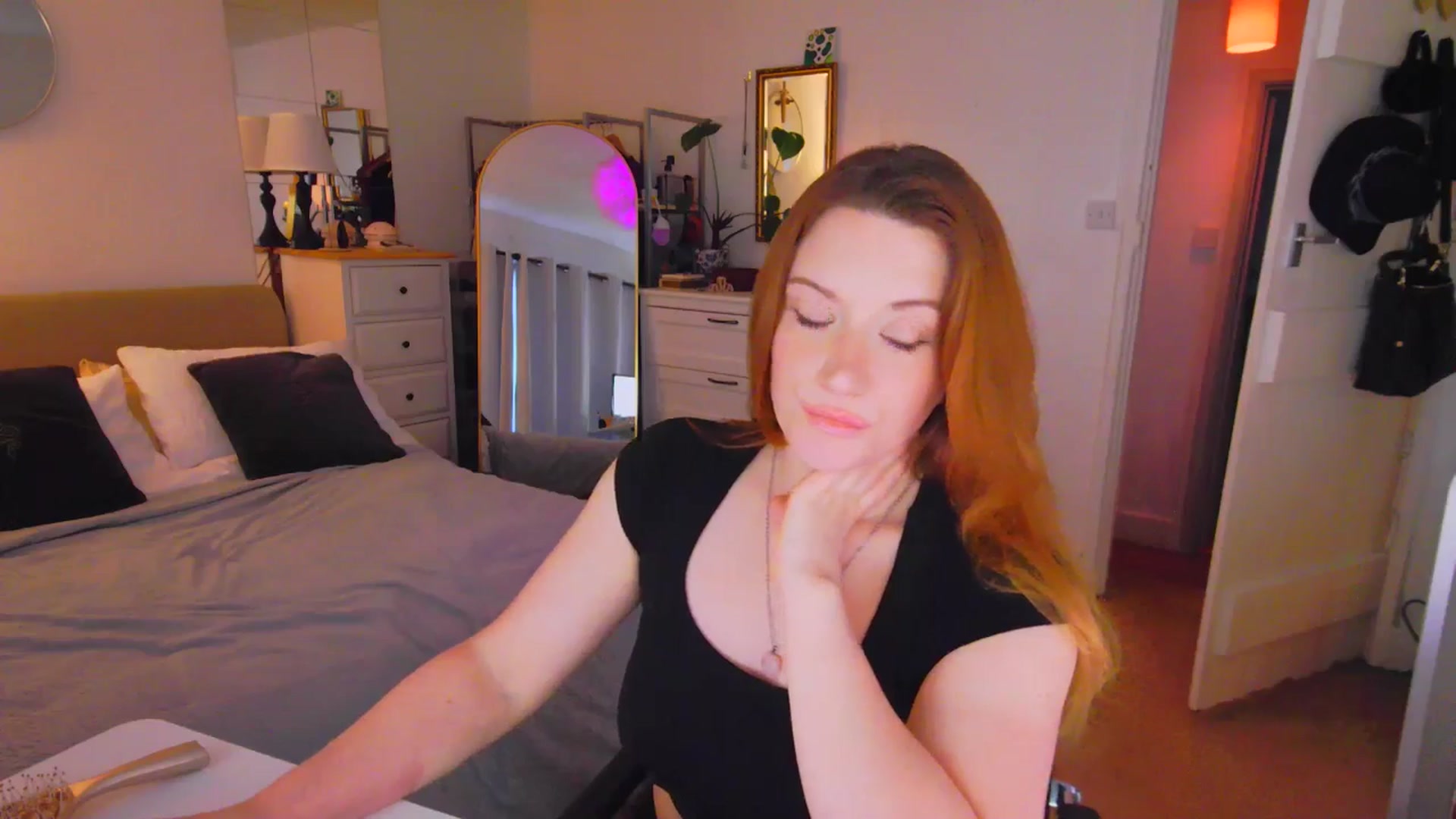 Gallery image thumbnail from xDaisyx's myfreecams stream on, 01/22/2026, 16:03 image 9 of 20