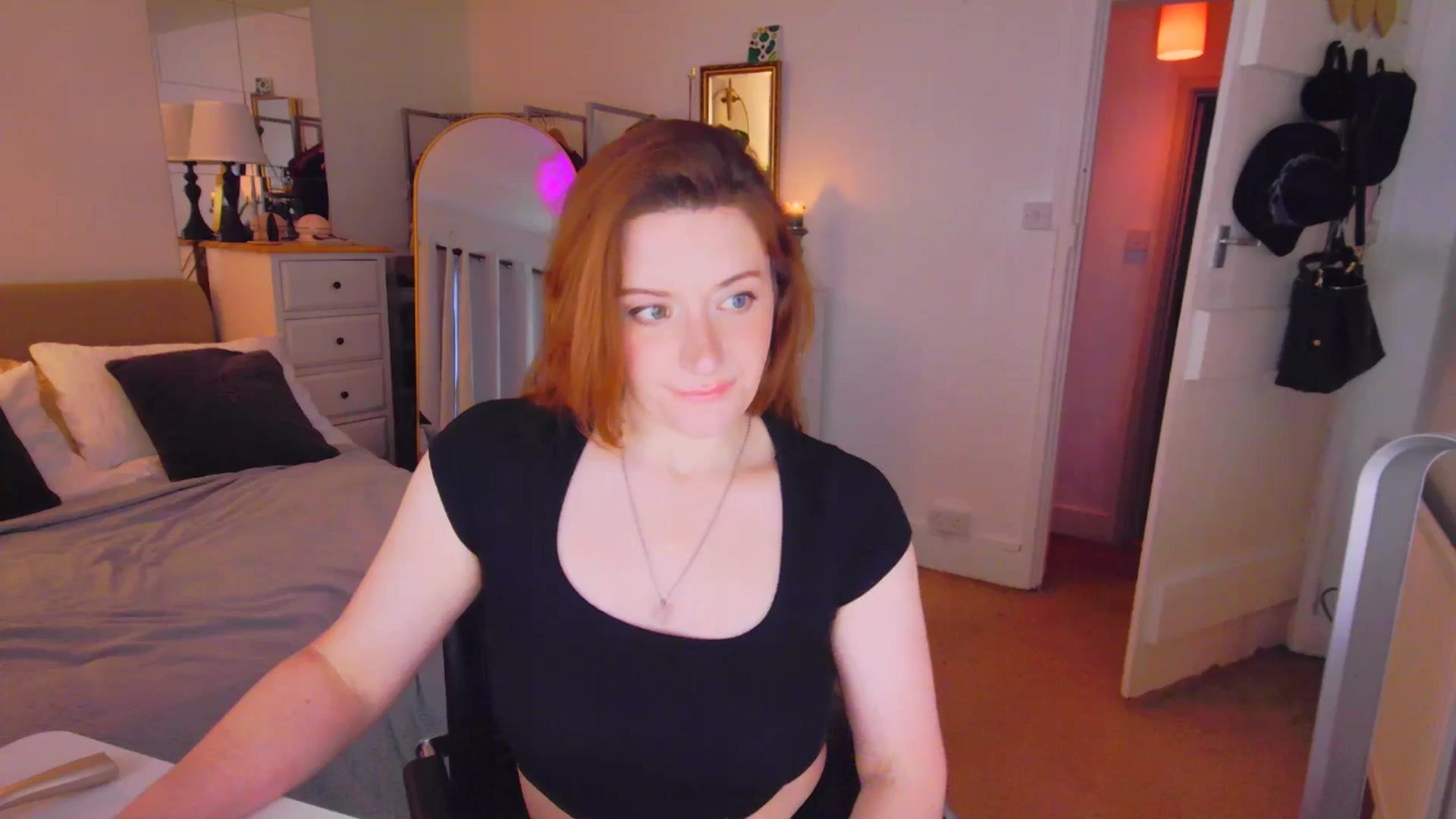 Gallery image thumbnail from xDaisyx's myfreecams stream on, 01/22/2026, 16:03 image 15 of 20