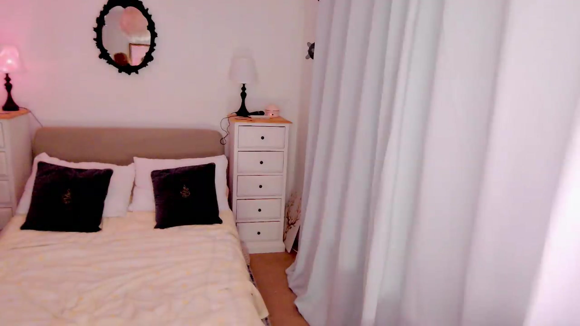Gallery image thumbnail from xDaisyx's myfreecams stream on, 07/17/2026, 24:32 image 3 of 20