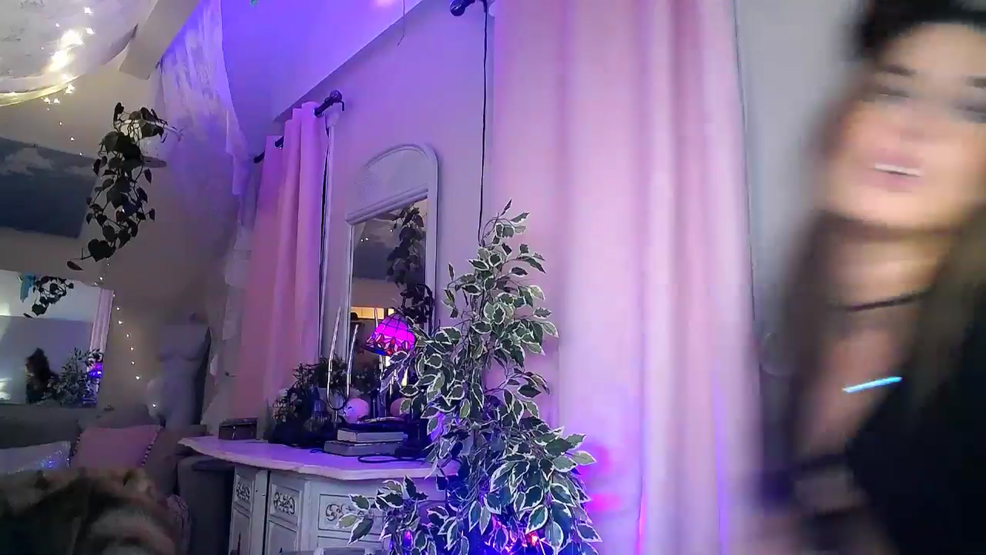 Gallery image thumbnail from xHeySiri's myfreecams stream on, 10/21/2024, 08:54 image 20 of 20