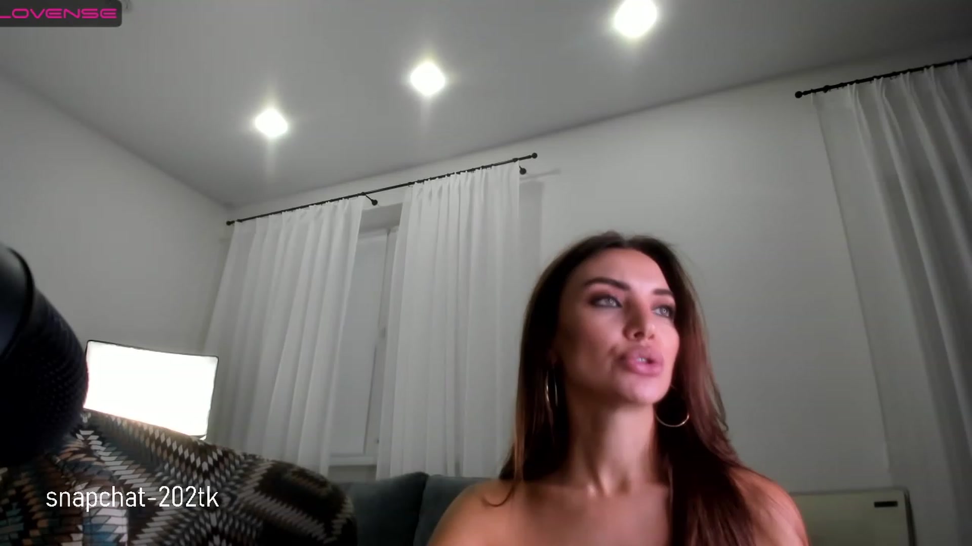 Gallery image thumbnail from xHobbyx's myfreecams stream on, 12/11/2022, 19:03 image 15 of 20