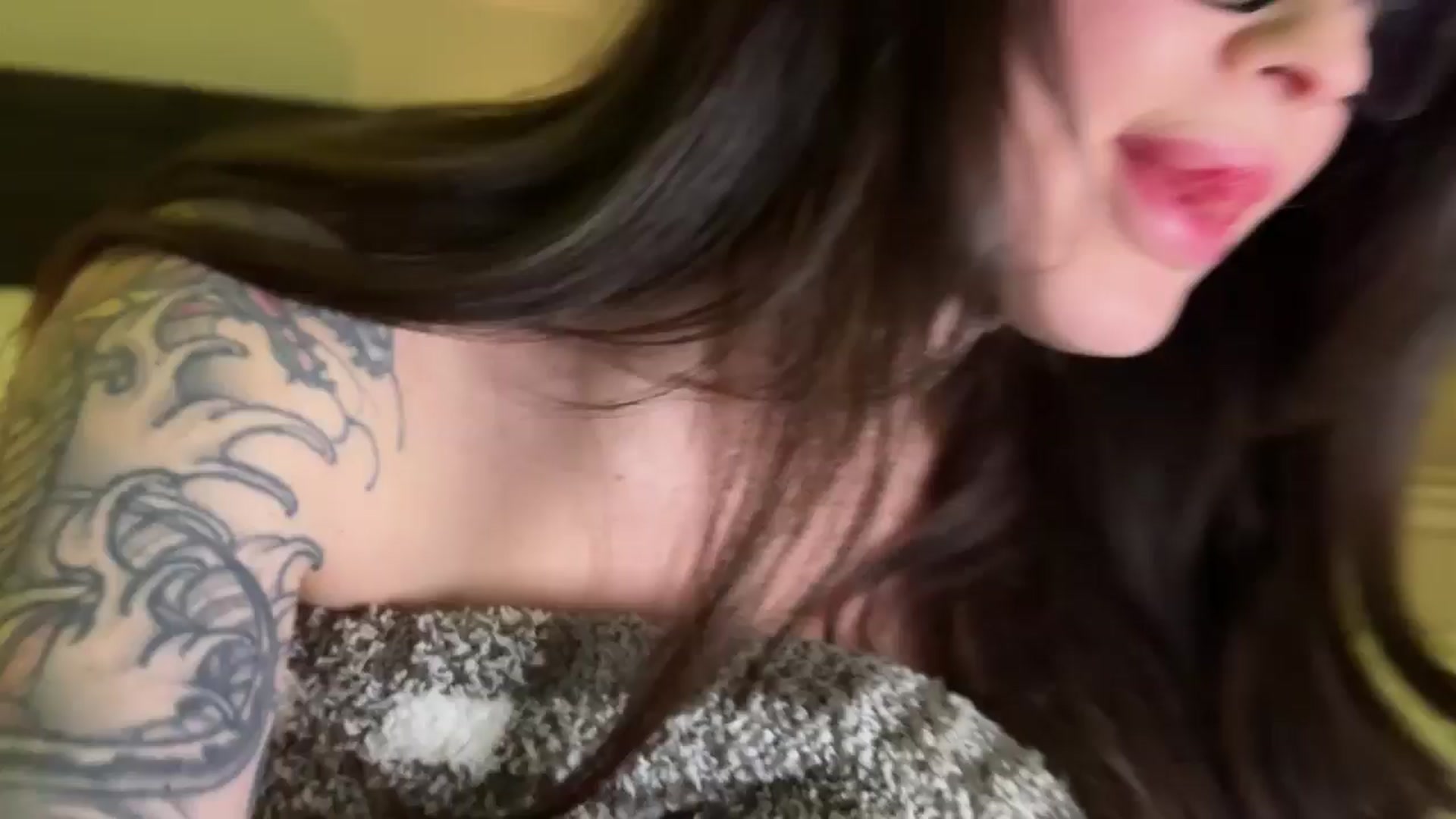 Gallery image thumbnail from xKyleighx's myfreecams stream on, 03/02/2025, 04:19 image 16 of 20