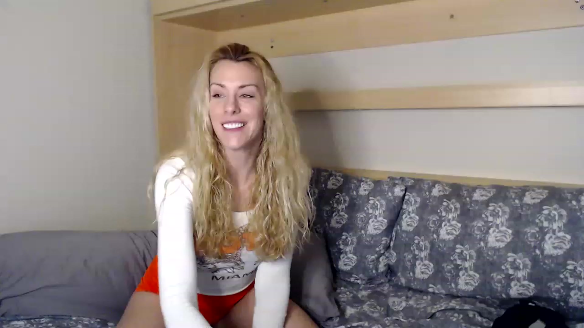 Gallery image thumbnail from xMissBliss's myfreecams stream on, 01/18/2023, 01:40 image 13 of 20