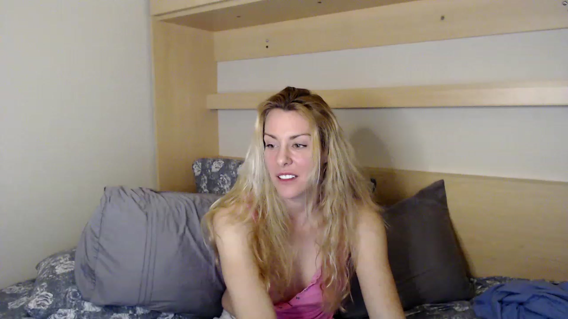 Gallery image thumbnail from xMissBliss's myfreecams stream on, 01/20/2023, 07:25 image 10 of 20
