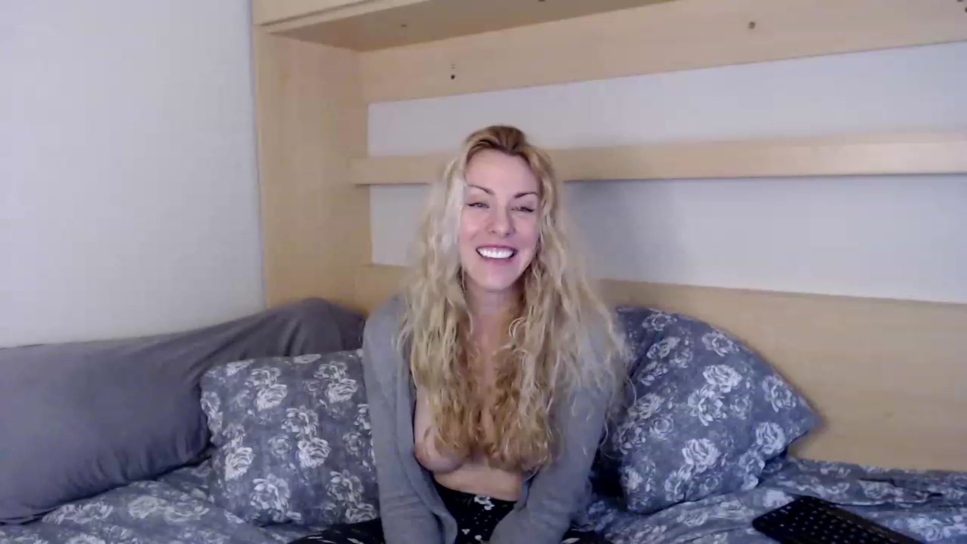 Gallery image thumbnail from xMissBliss's myfreecams stream on, 01/25/2023, 23:18 image 20 of 20