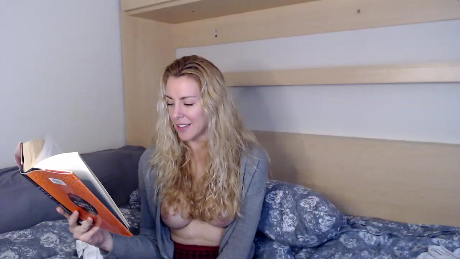 Gallery image thumbnail from xMissBliss's myfreecams stream on, 01/27/2023, 21:15 image 2 of 20