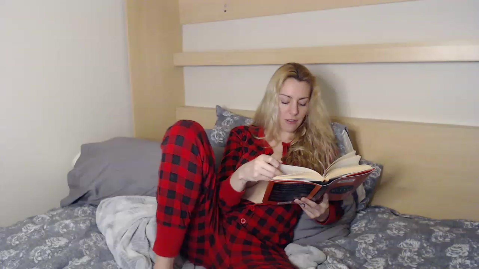 Gallery image thumbnail from xMissBliss's myfreecams stream on, 02/07/2023, 01:52 image 20 of 20