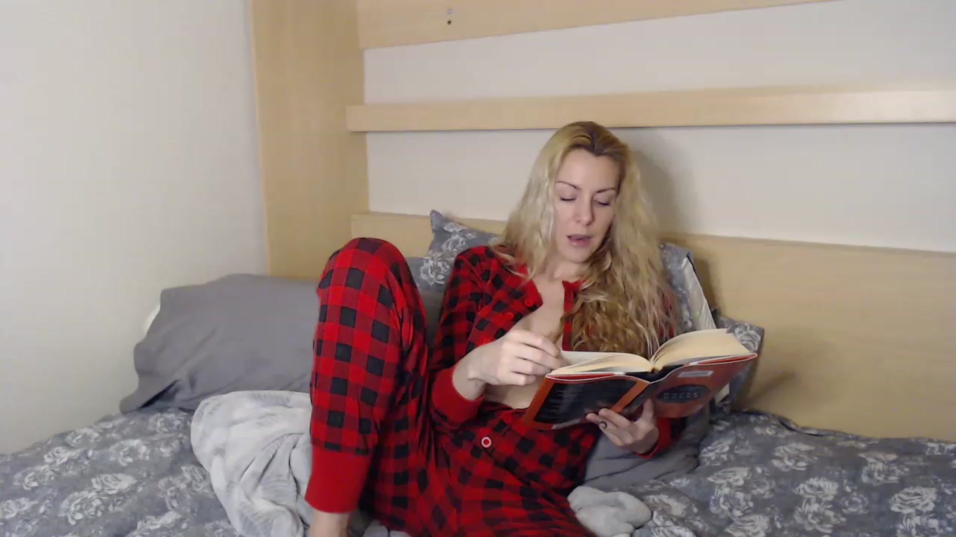 Gallery image thumbnail from xMissBliss's myfreecams stream on, 02/07/2023, 01:52 image 13 of 20