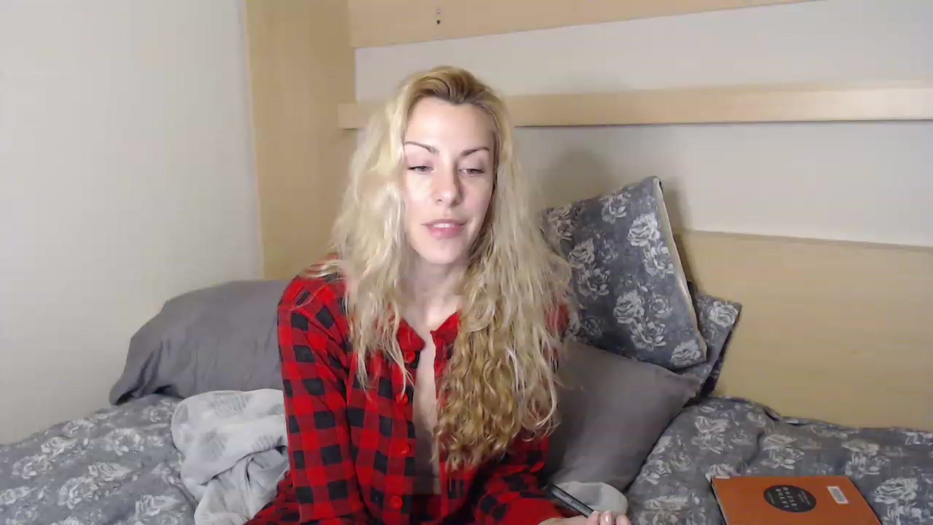 Gallery image thumbnail from xMissBliss's myfreecams stream on, 02/07/2023, 01:52 image 3 of 20
