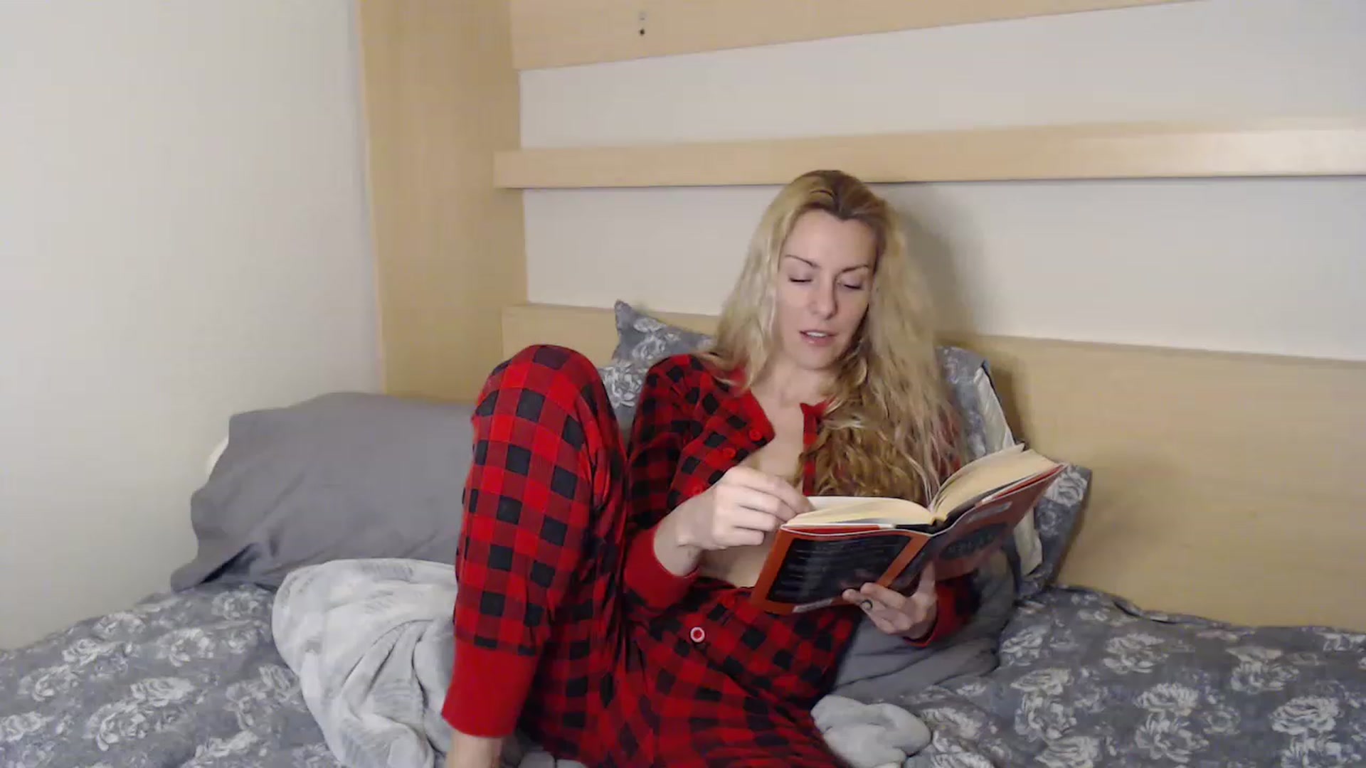 Gallery image thumbnail from xMissBliss's myfreecams stream on, 02/07/2023, 01:52 image 10 of 20
