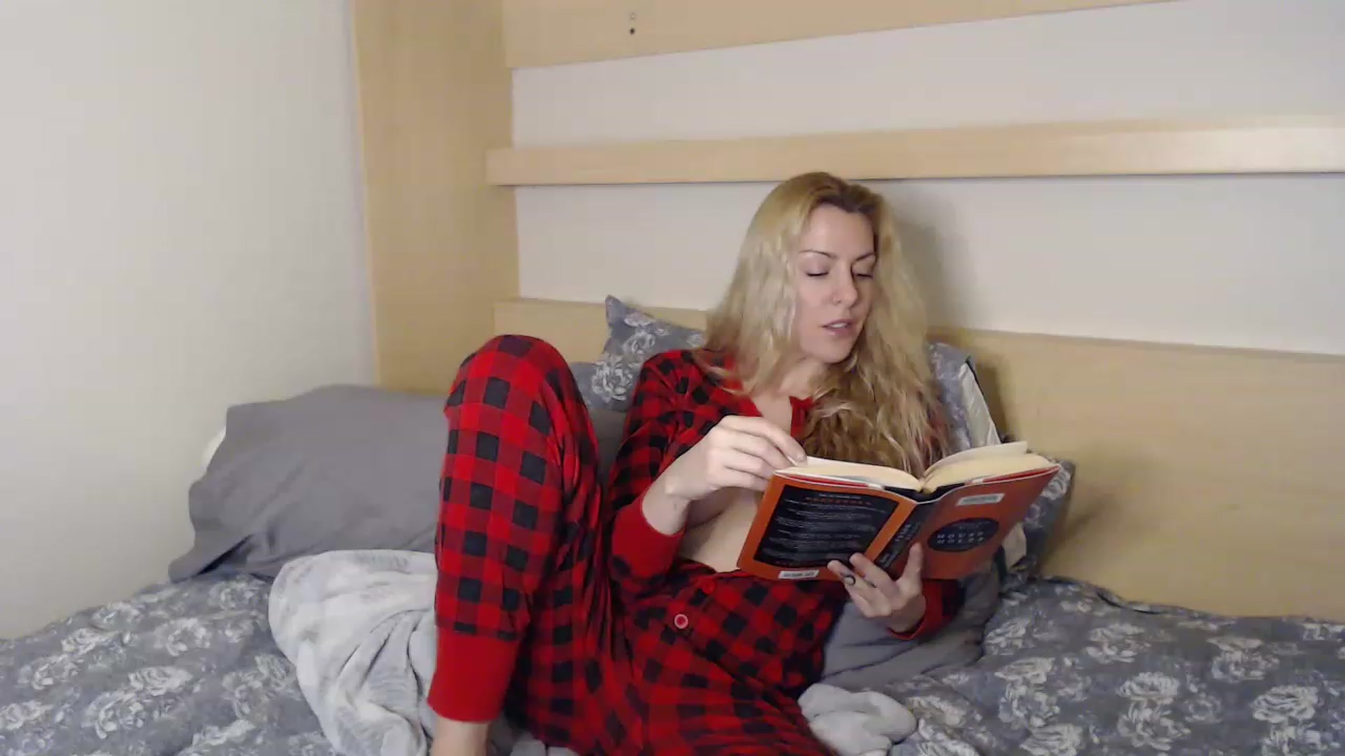 Gallery image thumbnail from xMissBliss's myfreecams stream on, 02/07/2023, 01:52 image 17 of 20