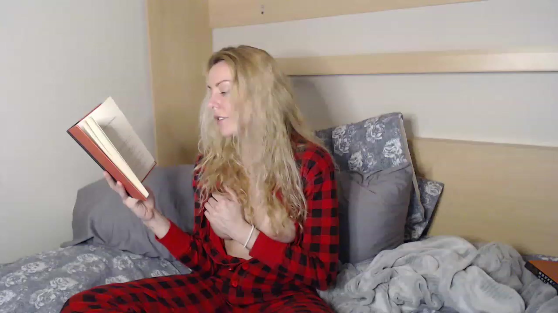 Gallery image thumbnail from xMissBliss's myfreecams stream on, 02/07/2023, 06:38 image 16 of 20