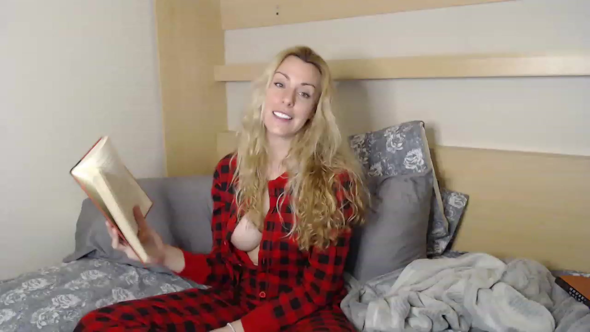 Gallery image thumbnail from xMissBliss's myfreecams stream on, 02/07/2023, 06:38 image 7 of 20