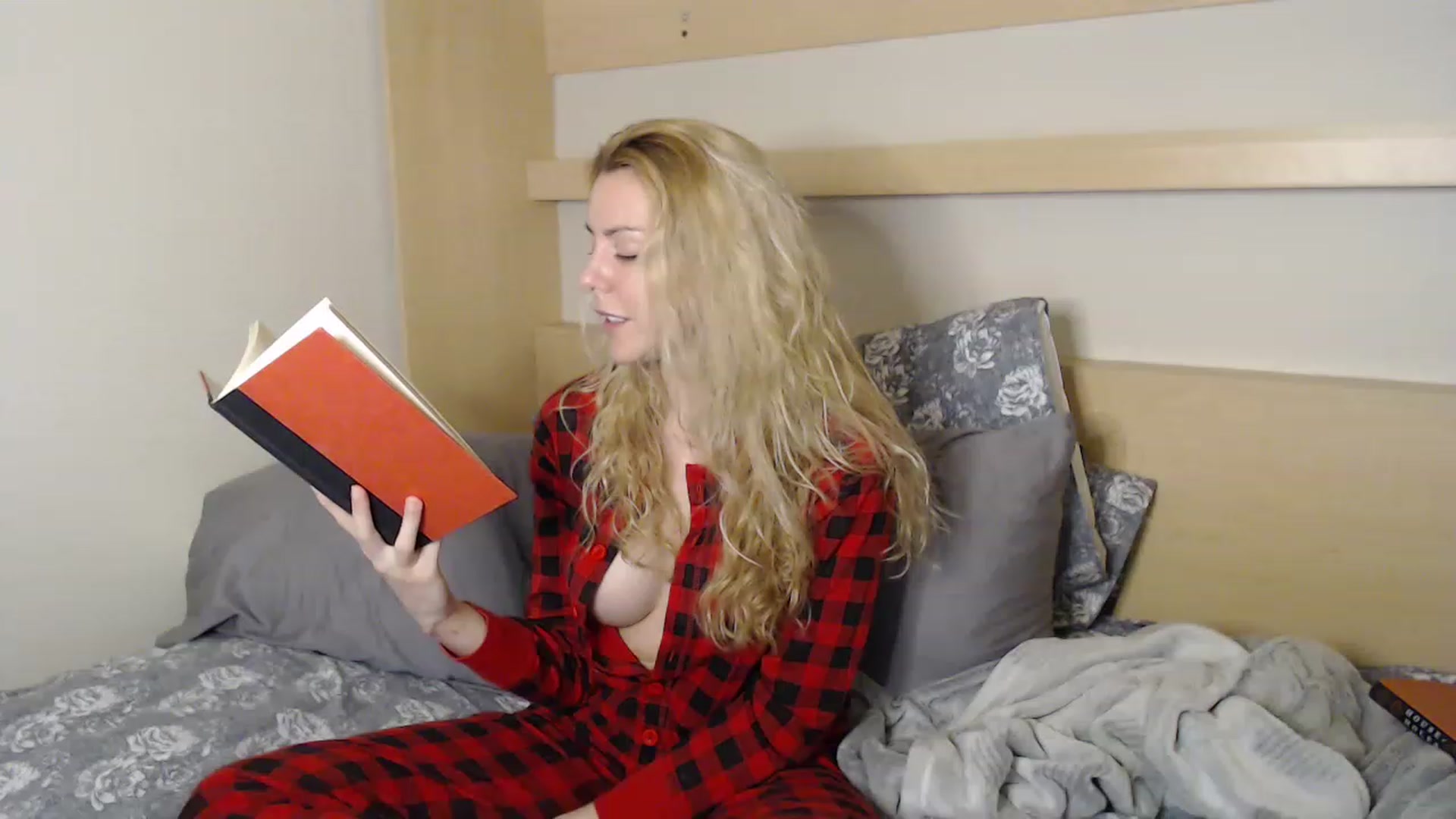 Gallery image thumbnail from xMissBliss's myfreecams stream on, 02/07/2023, 06:38 image 10 of 20