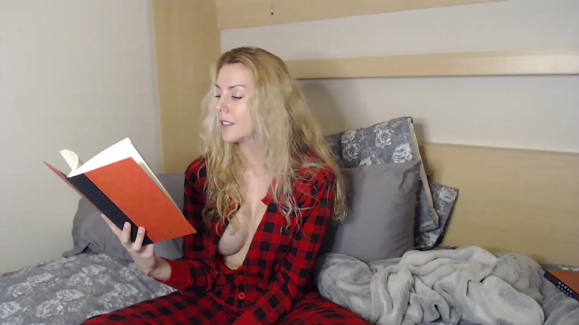Gallery image thumbnail from xMissBliss's myfreecams stream on, 02/07/2023, 06:38 image 3 of 20