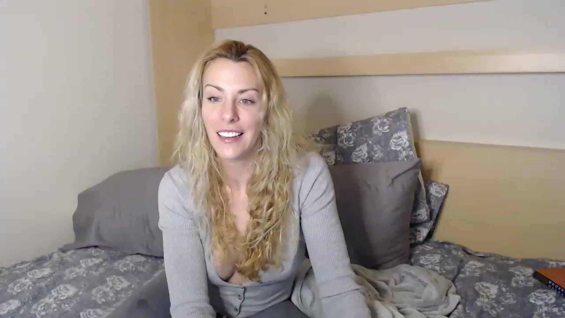 Gallery image thumbnail from xMissBliss's myfreecams stream on, 02/08/2023, 04:45 image 4 of 20