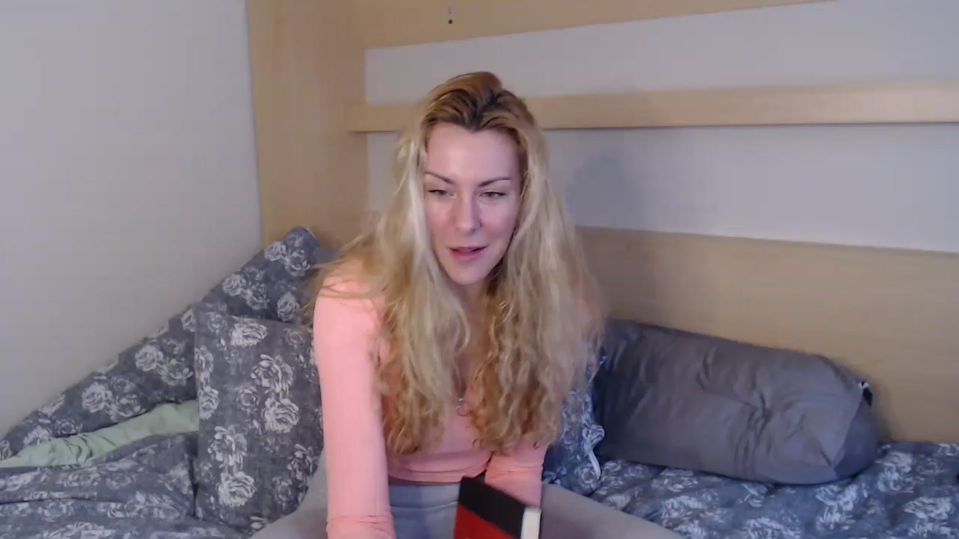 Gallery image thumbnail from xMissBliss's myfreecams stream on, 02/13/2023, 18:40 image 7 of 20
