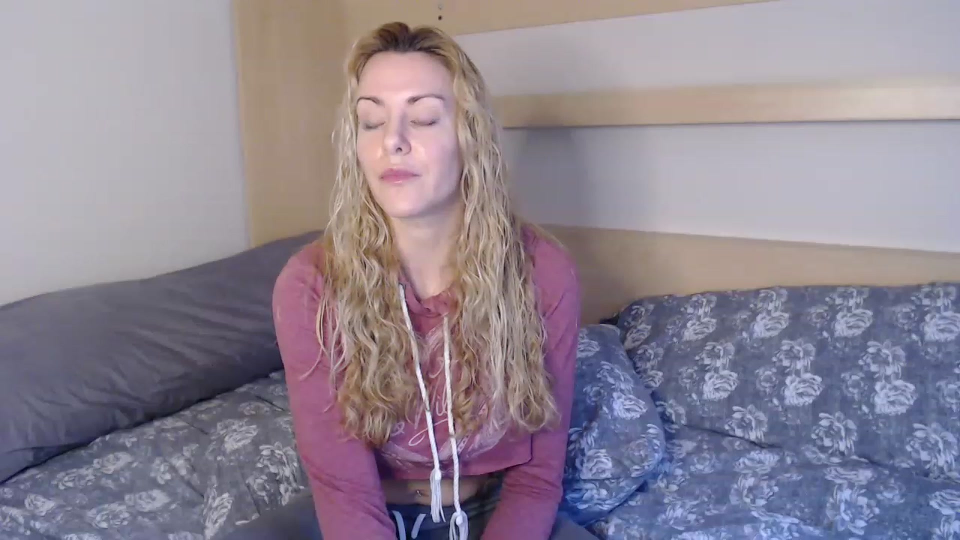 Gallery image thumbnail from xMissBliss's myfreecams stream on, 02/16/2023, 01:29 image 3 of 20