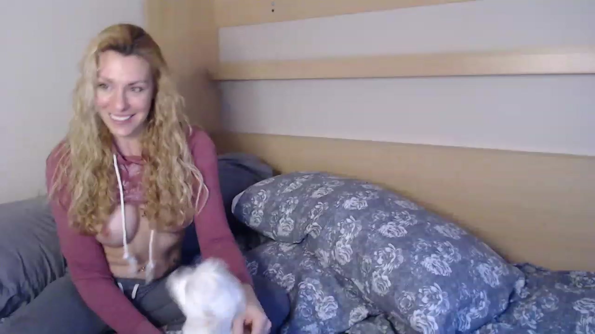 Gallery image thumbnail from xMissBliss's myfreecams stream on, 02/16/2023, 01:29 image 13 of 20