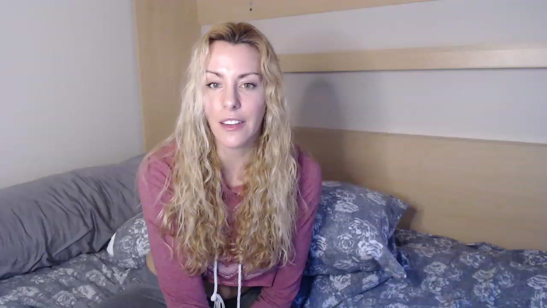 Gallery image thumbnail from xMissBliss's myfreecams stream on, 02/16/2023, 01:29 image 16 of 20
