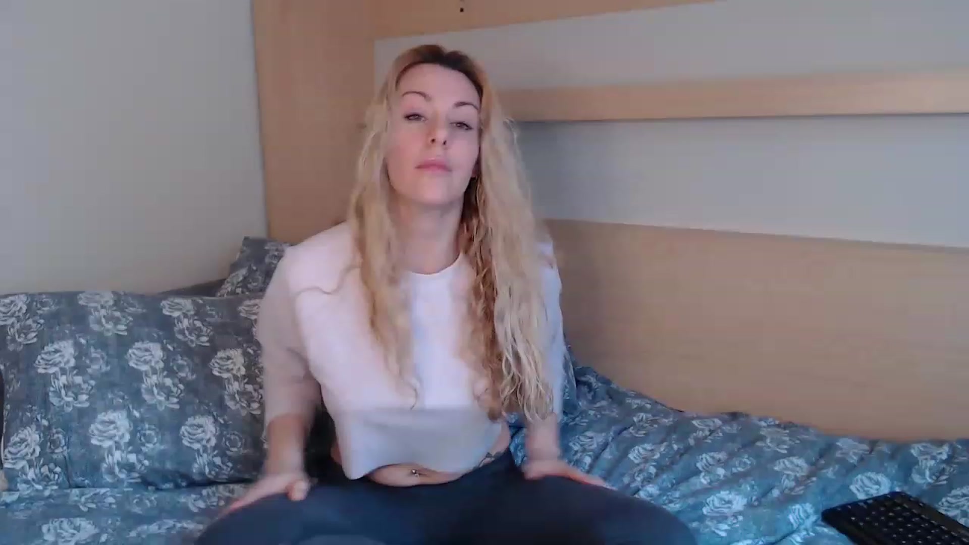 Gallery image thumbnail from xMissBliss's myfreecams stream on, 02/18/2023, 23:18 image 6 of 20