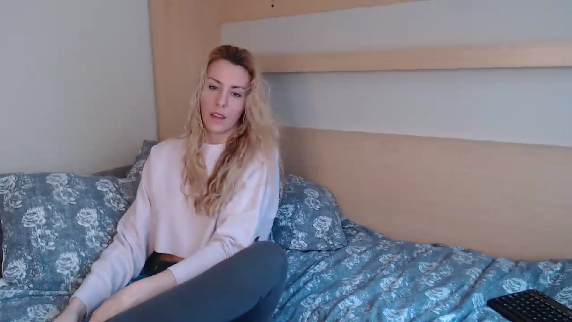 Gallery image thumbnail from xMissBliss's myfreecams stream on, 02/18/2023, 23:18 image 2 of 20