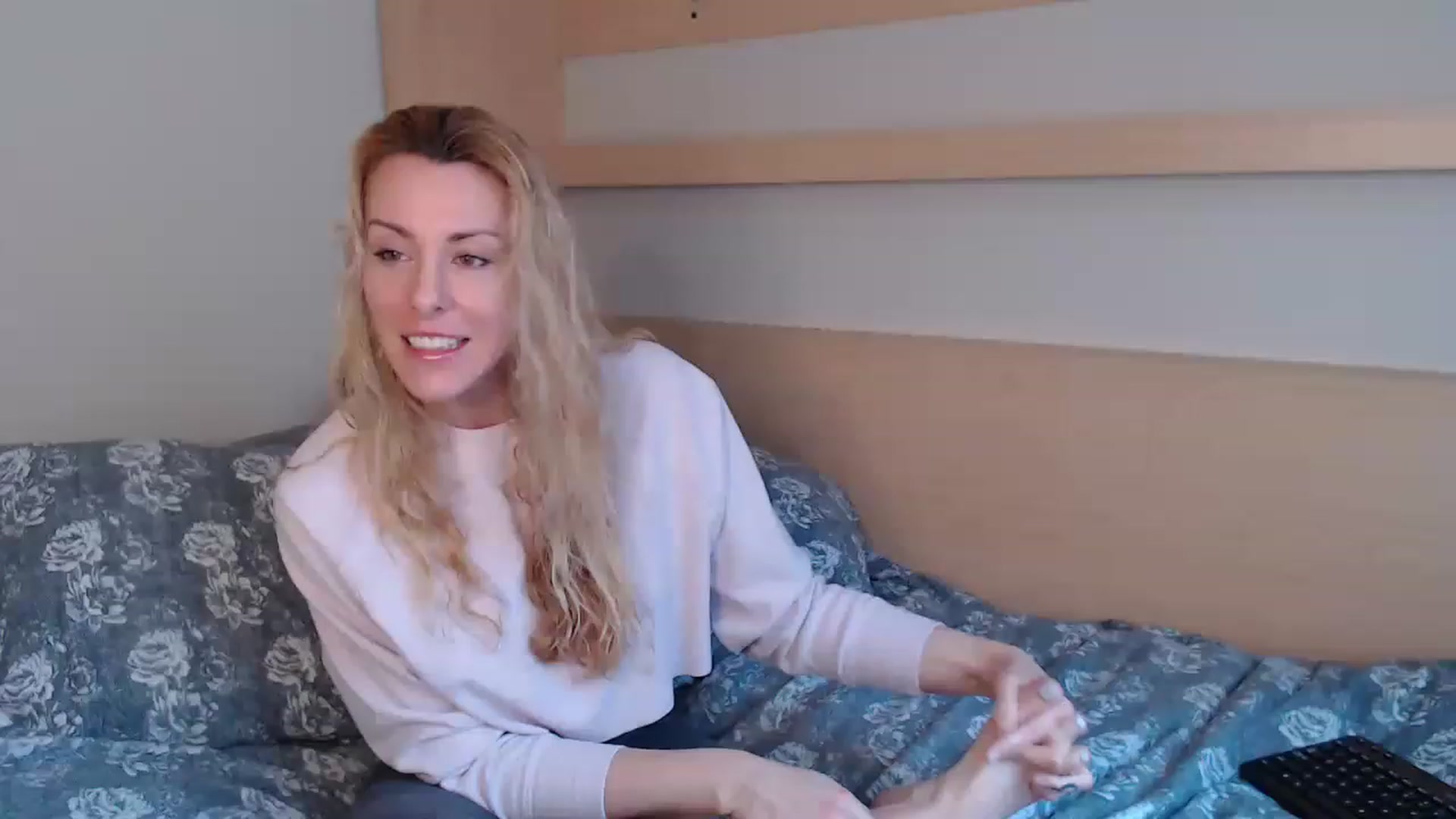 Gallery image thumbnail from xMissBliss's myfreecams stream on, 02/18/2023, 23:18 image 5 of 20
