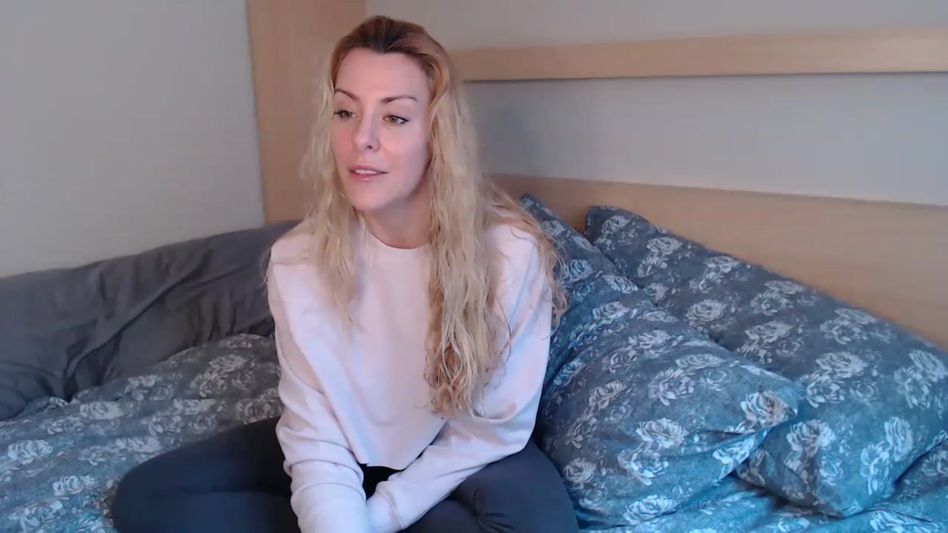 Gallery image thumbnail from xMissBliss's myfreecams stream on, 02/18/2023, 23:18 image 12 of 20