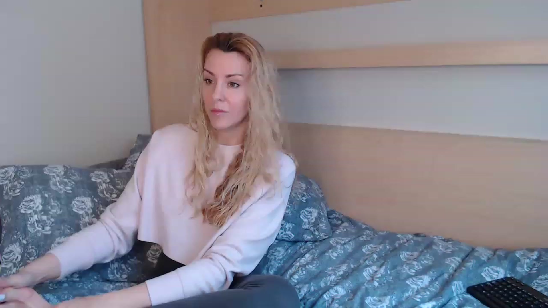 Gallery image thumbnail from xMissBliss's myfreecams stream on, 02/18/2023, 23:18 image 1 of 20