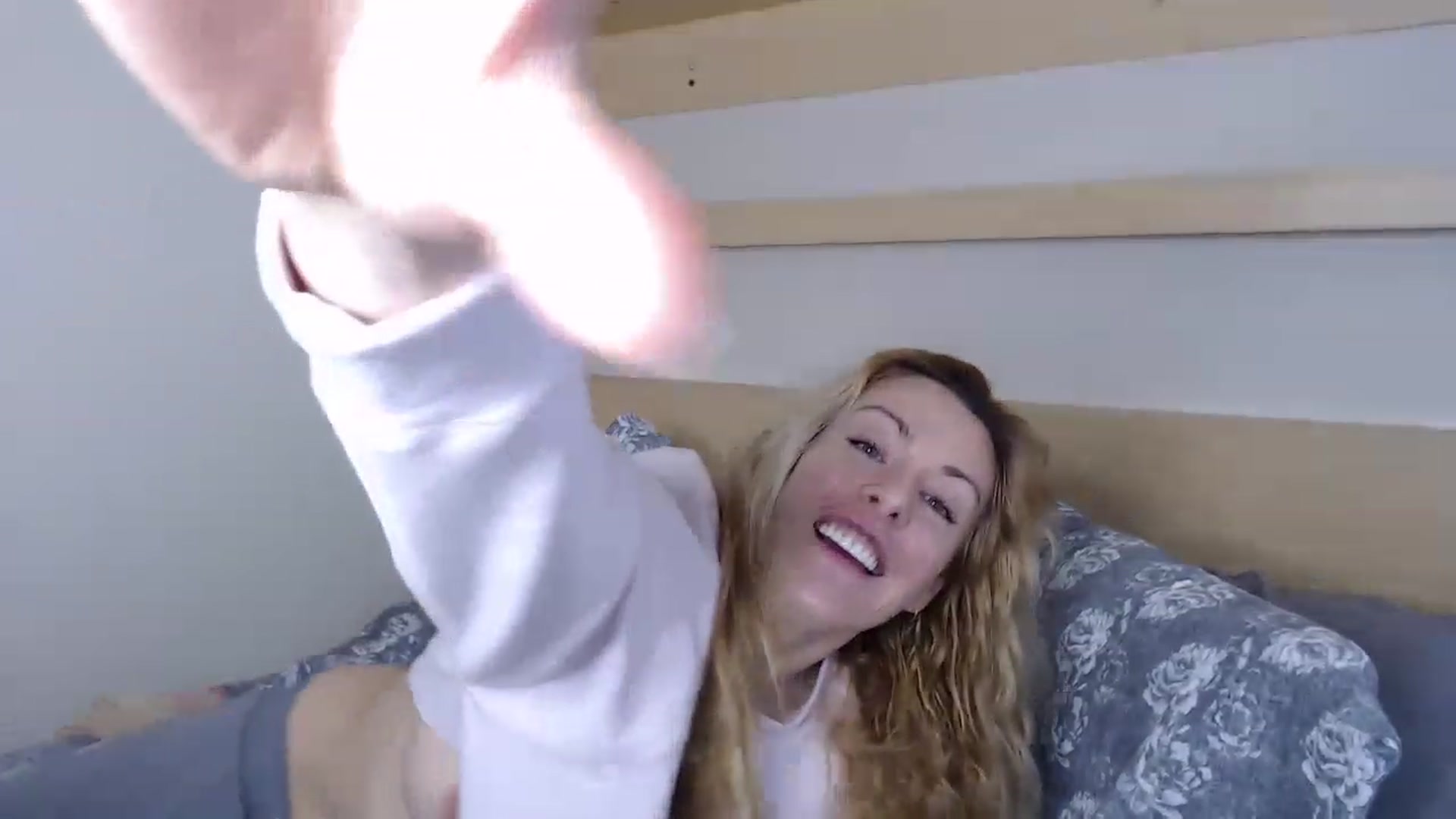 Gallery image thumbnail from xMissBliss's myfreecams stream on, 02/24/2023, 20:07 image 14 of 20