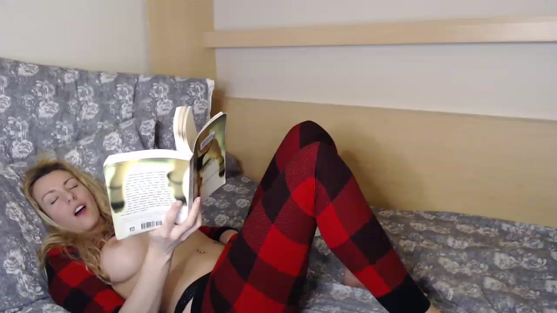 Gallery image thumbnail from xMissBliss's myfreecams stream on, 02/26/2023, 04:28 image 4 of 20