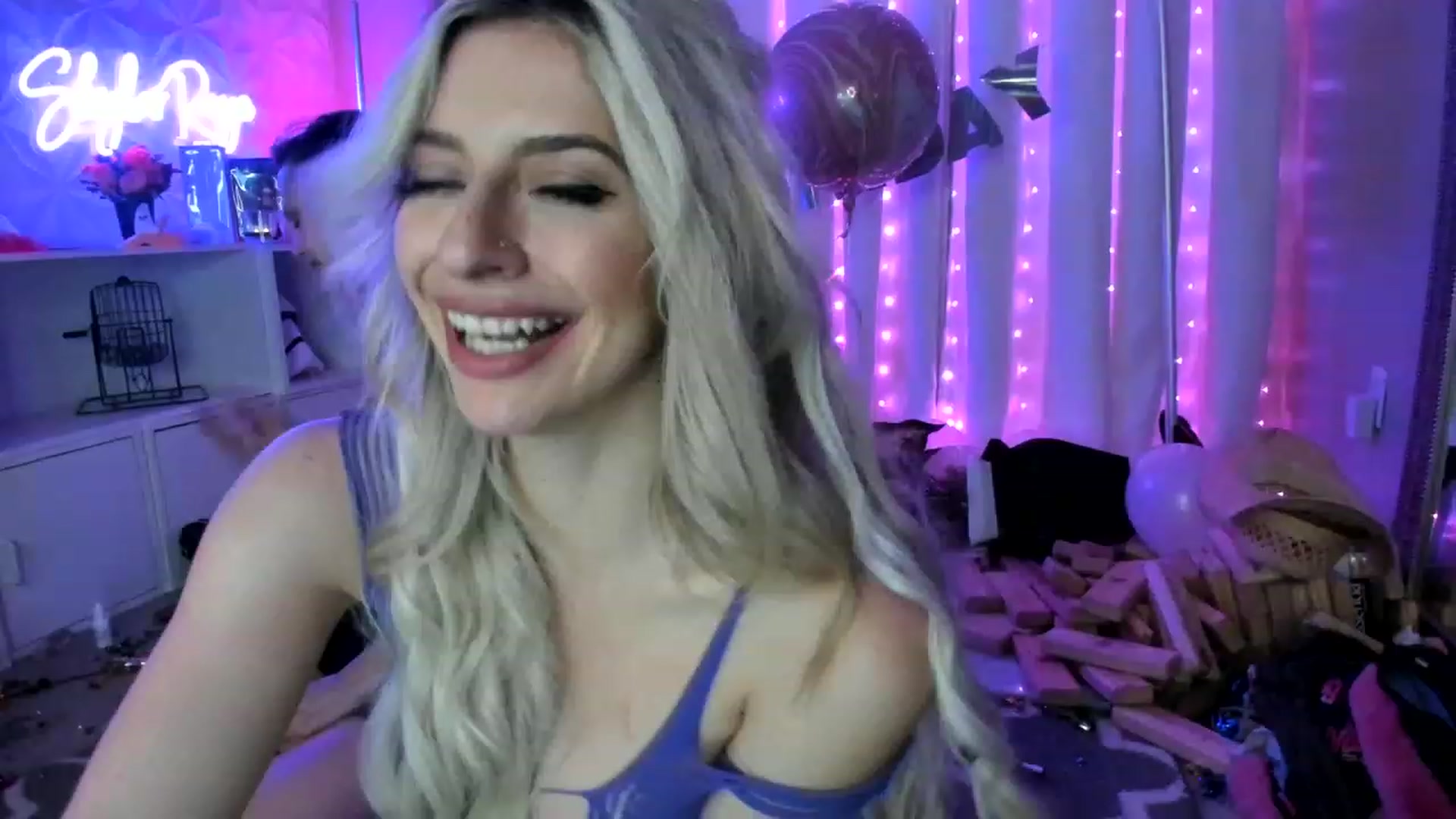 Gallery image thumbnail from xRosePetalsx's myfreecams stream on, 03/01/2023, 11:05 image 12 of 20