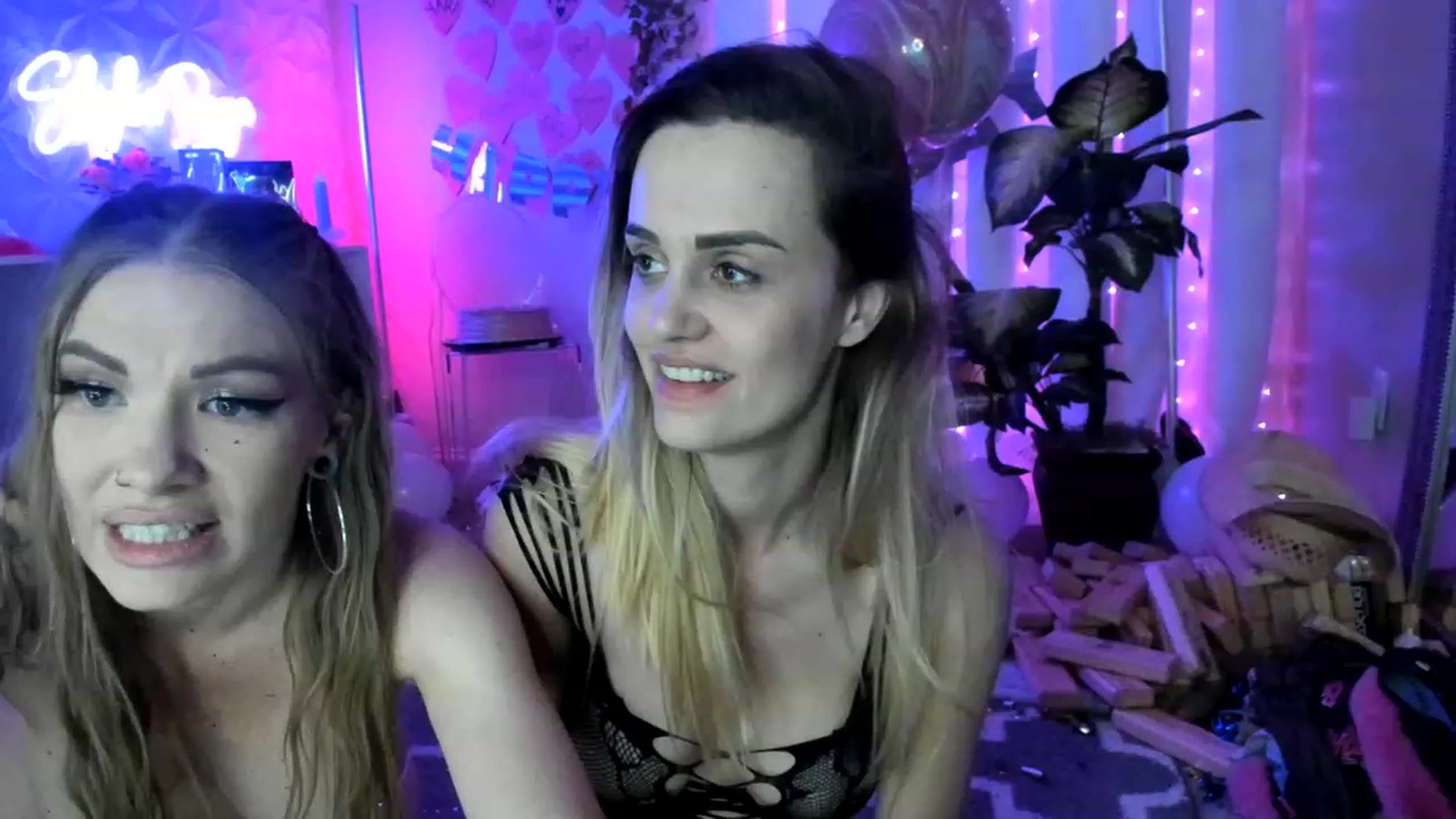 Gallery image thumbnail from xRosePetalsx's myfreecams stream on, 03/01/2023, 11:05 image 4 of 20