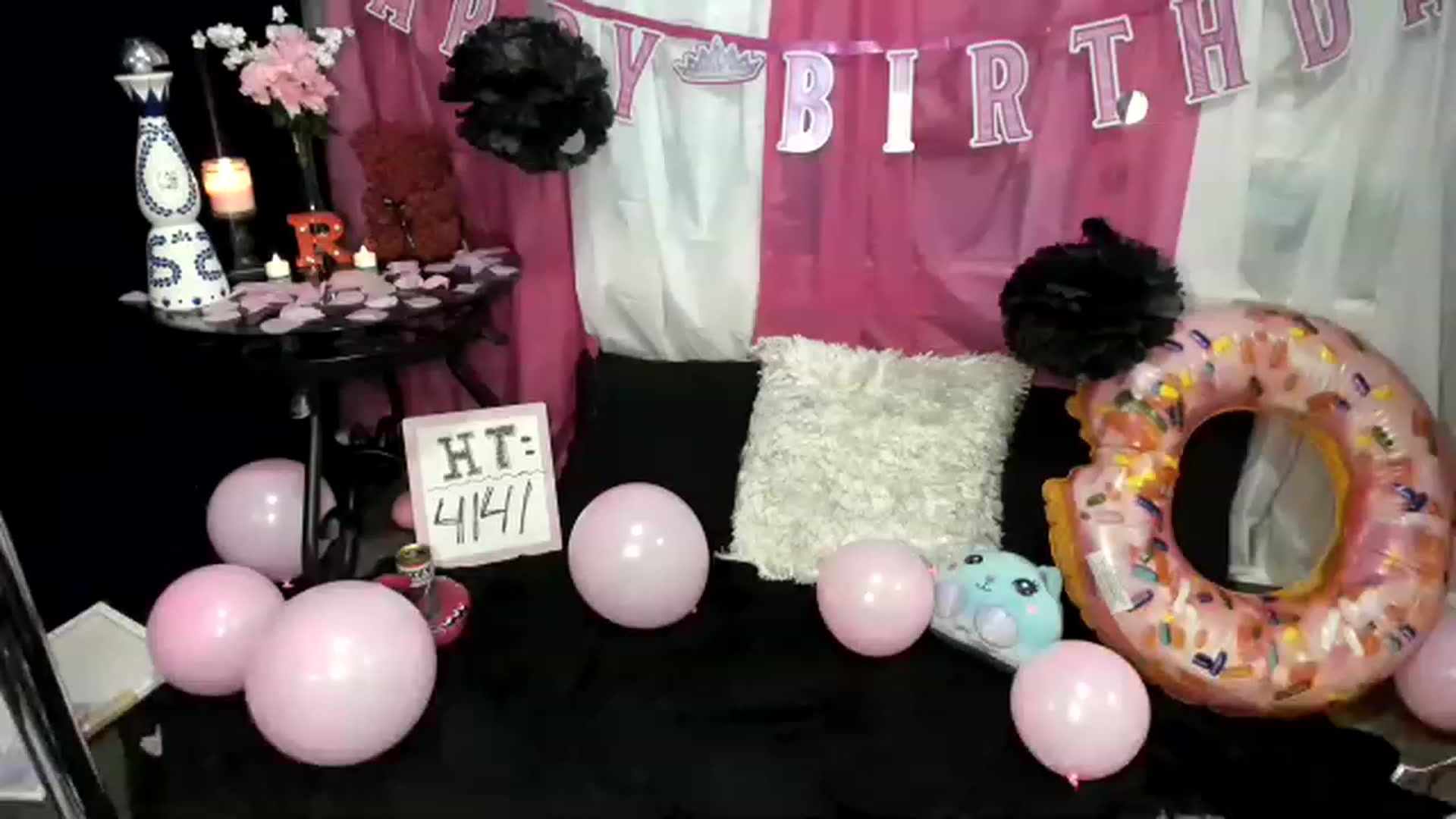 Gallery image thumbnail from xRosePetalsx's myfreecams stream on, 03/12/2023, 06:10 image 6 of 20