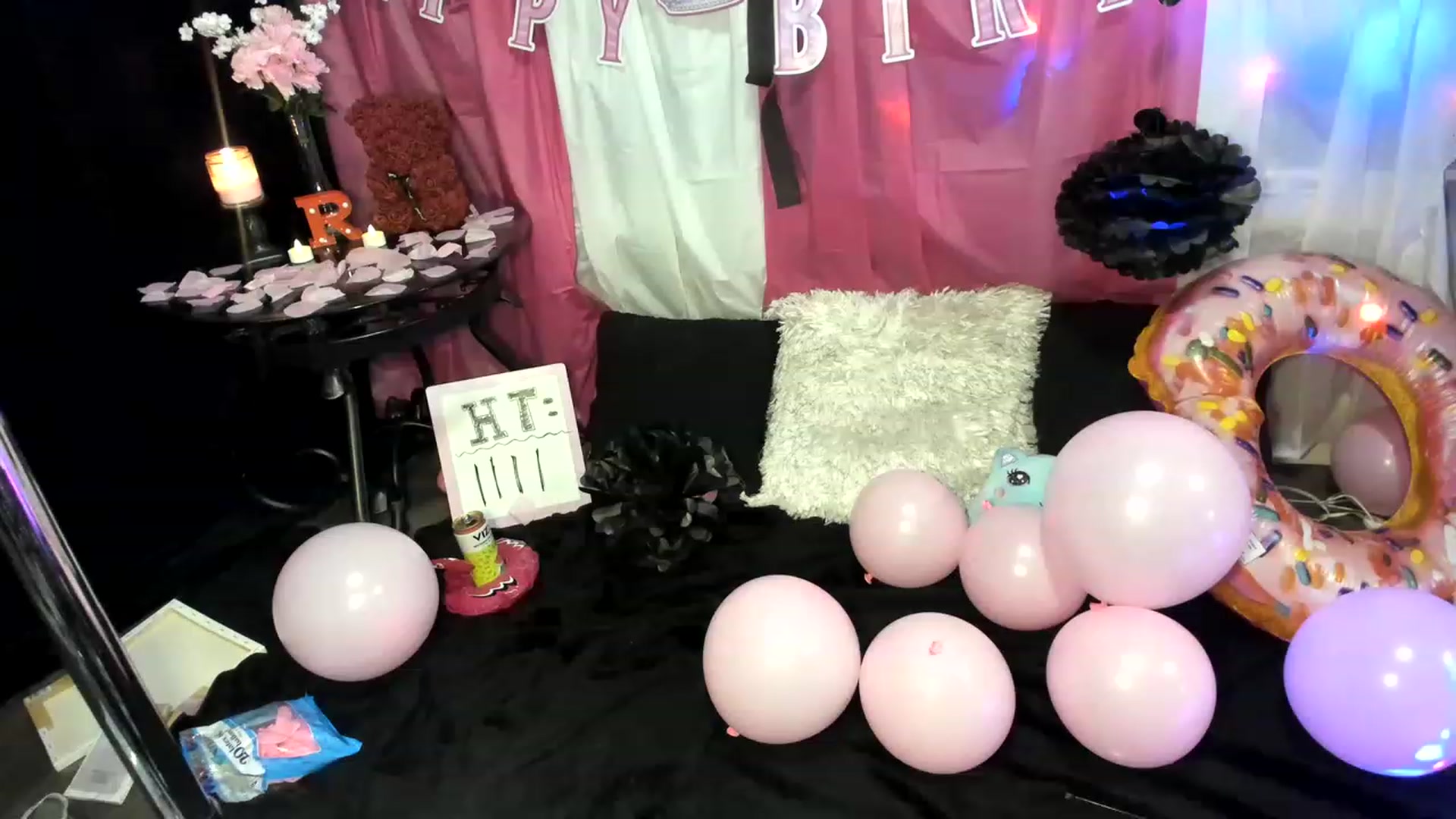Gallery image thumbnail from xRosePetalsx's myfreecams stream on, 03/13/2023, 08:19 image 15 of 20