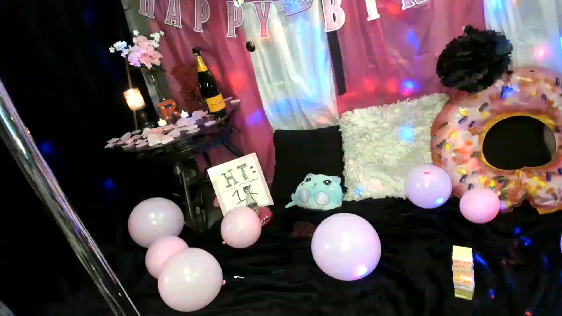 Gallery image thumbnail from xRosePetalsx's myfreecams stream on, 03/24/2023, 07:05 image 15 of 20