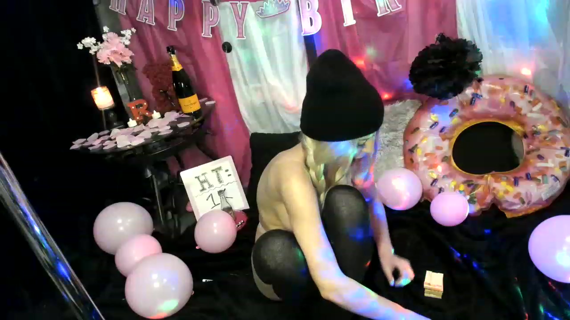 Gallery image thumbnail from xRosePetalsx's myfreecams stream on, 03/24/2023, 07:05 image 11 of 20