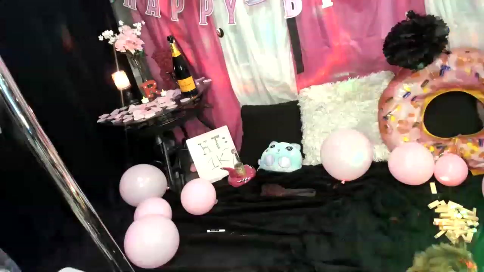 Gallery image thumbnail from xRosePetalsx's myfreecams stream on, 03/24/2023, 07:49 image 4 of 20