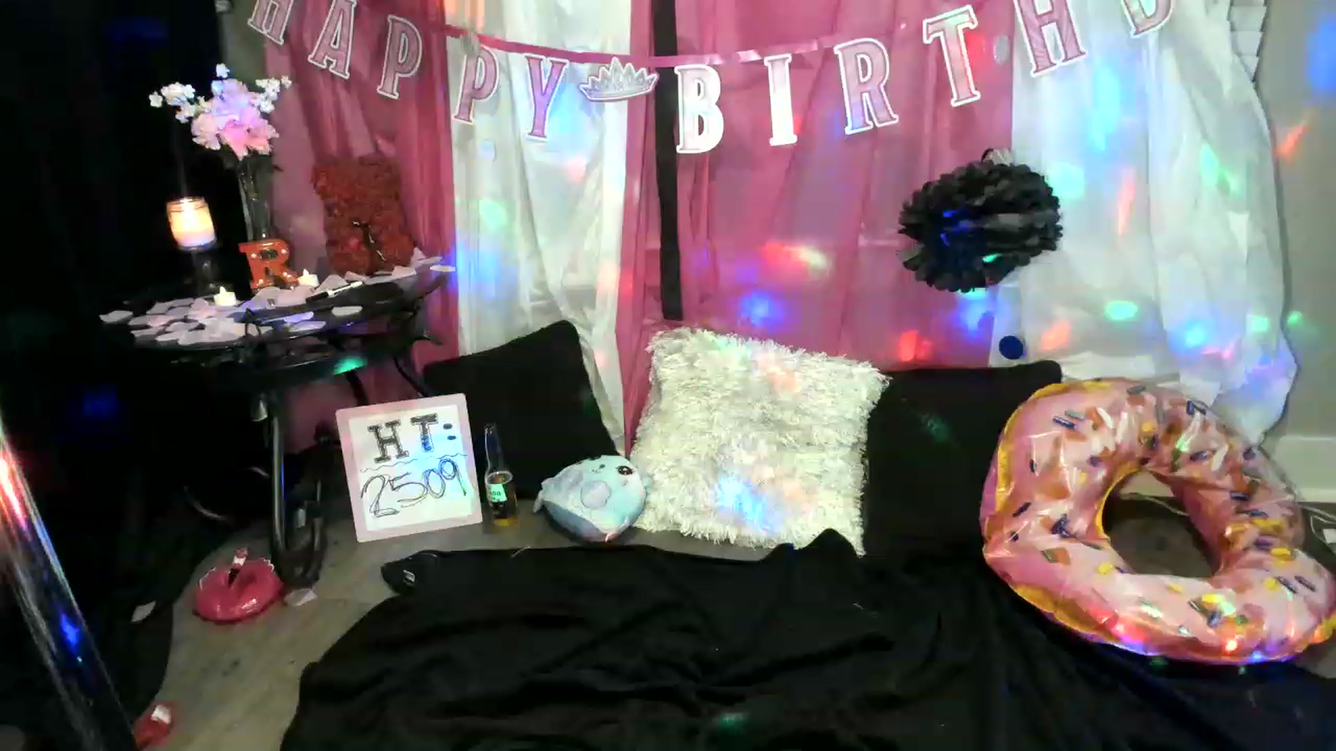 Gallery image thumbnail from xRosePetalsx's myfreecams stream on, 03/25/2023, 08:59 image 2 of 20