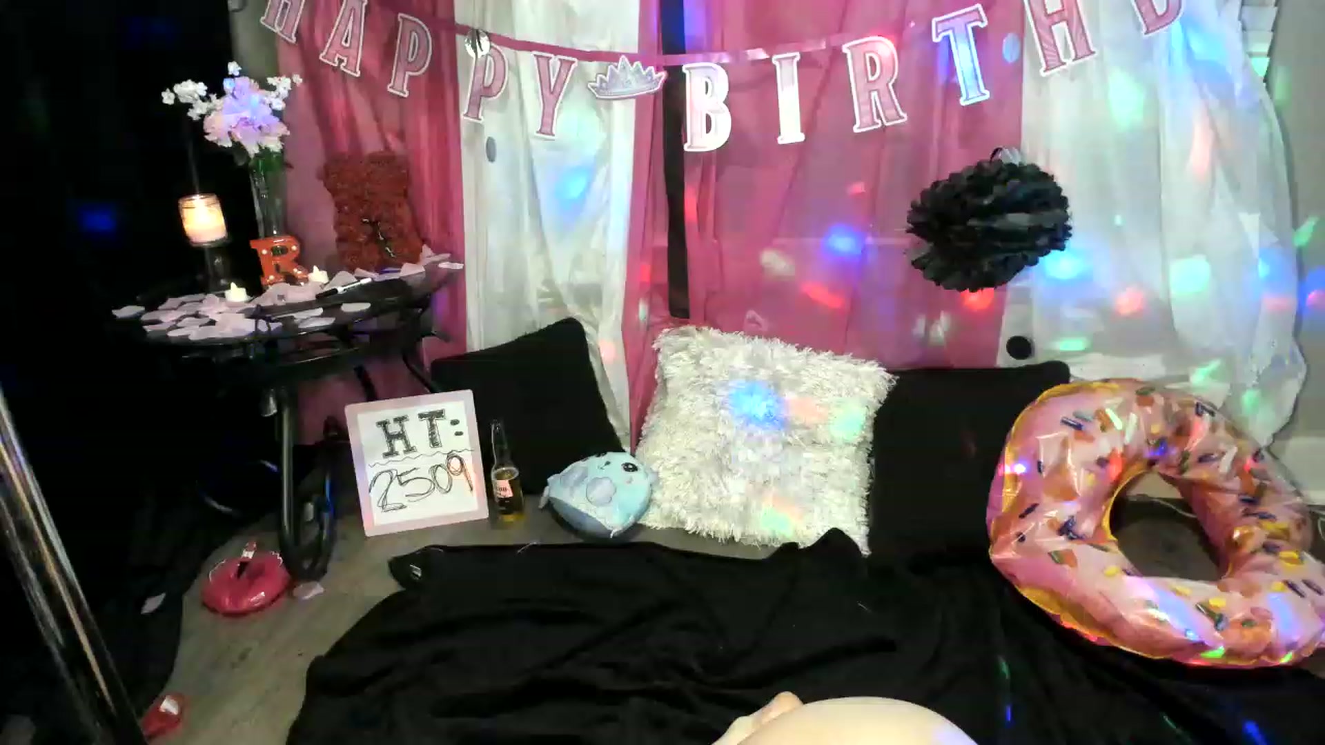 Gallery image thumbnail from xRosePetalsx's myfreecams stream on, 03/25/2023, 08:59 image 1 of 20