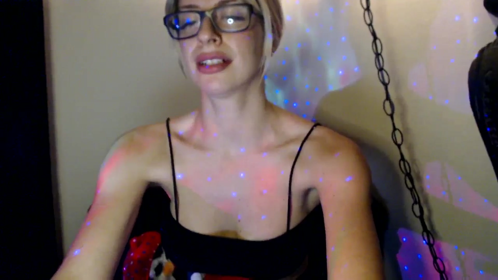Gallery image thumbnail from xRosePetalsx's myfreecams stream on, 12/12/2023, 07:52 image 11 of 20