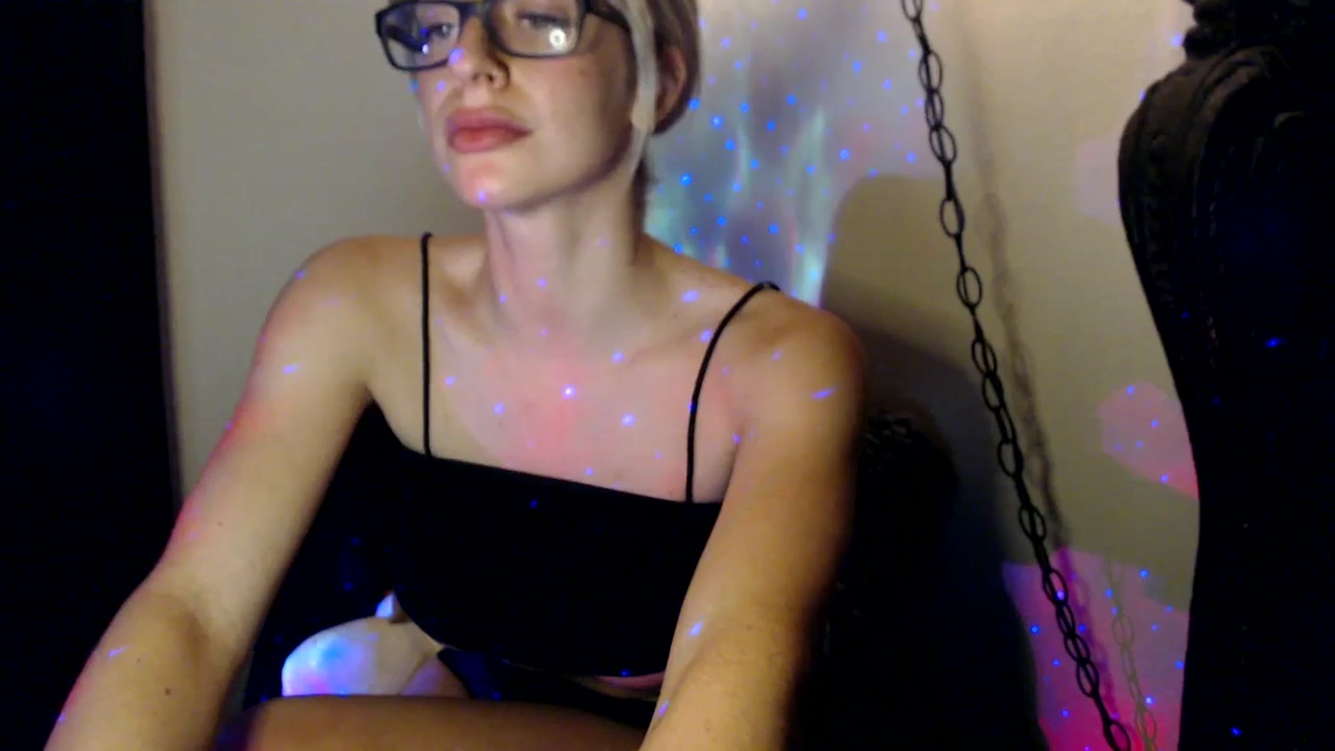 Gallery image thumbnail from xRosePetalsx's myfreecams stream on, 12/12/2023, 08:38 image 15 of 20